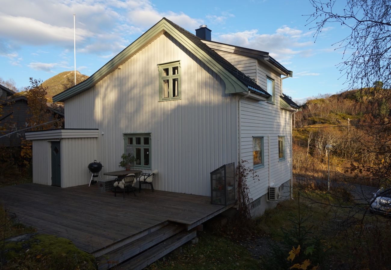 Hus i Vågan - Koselig hus ved Kabelvågmarken.