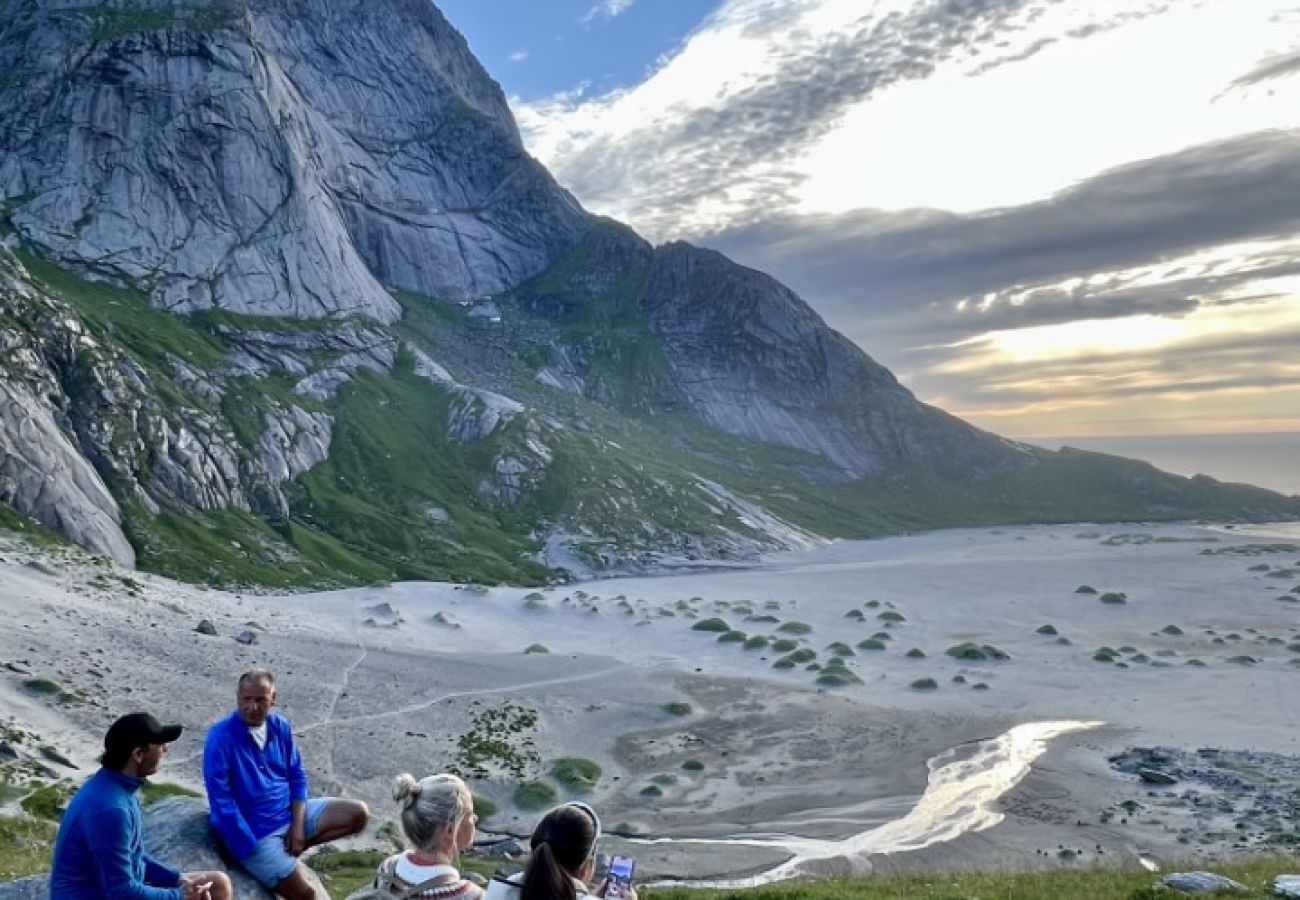 Hus i Moskenes - Mountain Peak Retreat